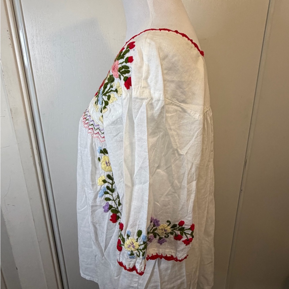 White Floral Embroidered Mexican Blouse - Picture 6 of 10